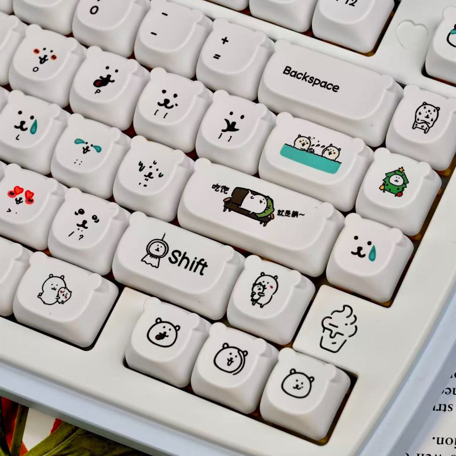 أغطية مفاتيح PBT بتصميم دب كرت - مراجعة Gaming Accessories Aesthetic وسعره