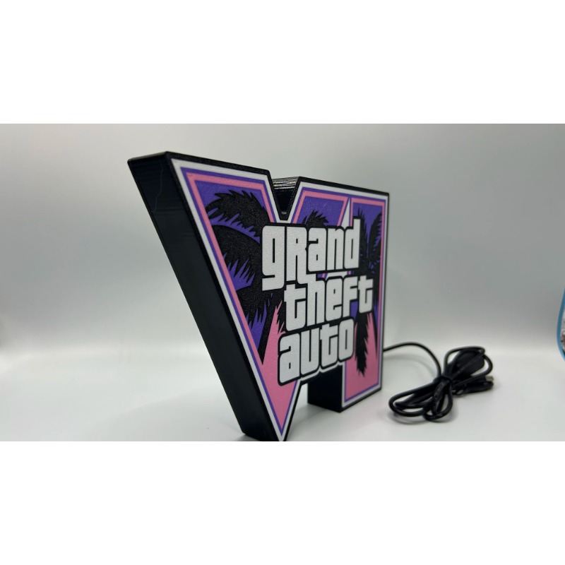 صندوق إضاءة LED لشعار لعبة GTA - مراجعة Accessories For Your Gaming Room وسعره